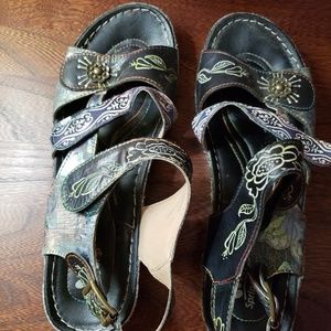 Flower pattern sandals